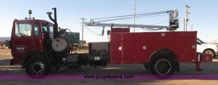 image for item G9817 1990 Mack MS200P service truck