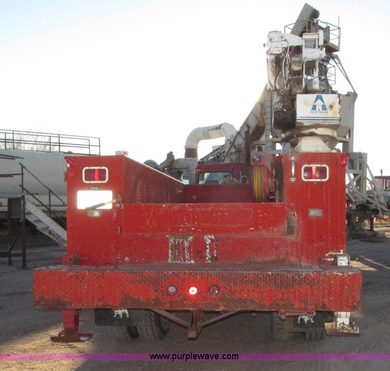 image for item G9817 1990 Mack MS200P service truck