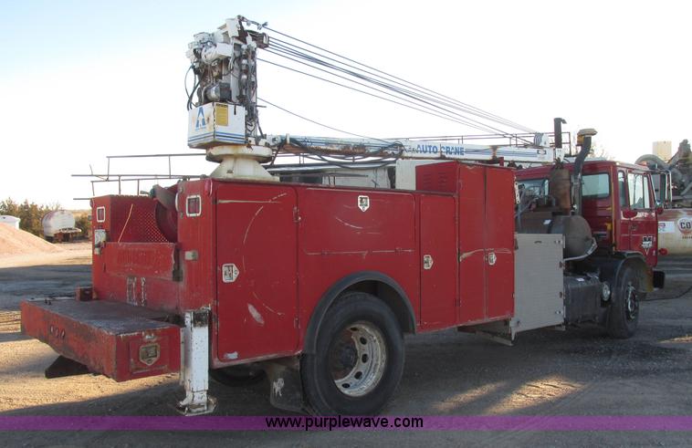 image for item G9817 1990 Mack MS200P service truck