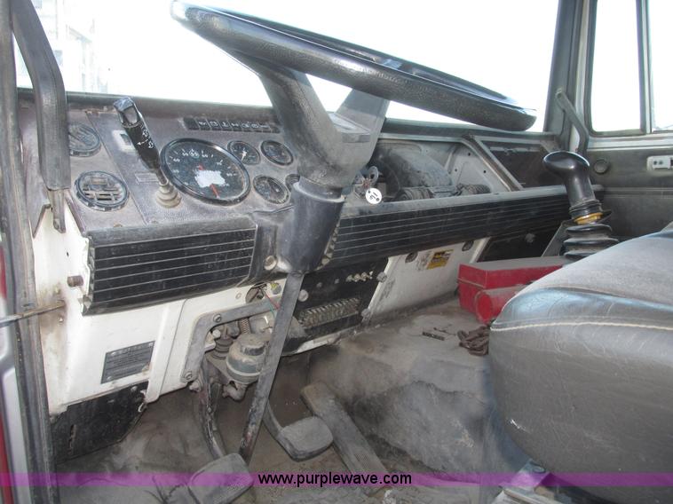 image for item G9817 1990 Mack MS200P service truck