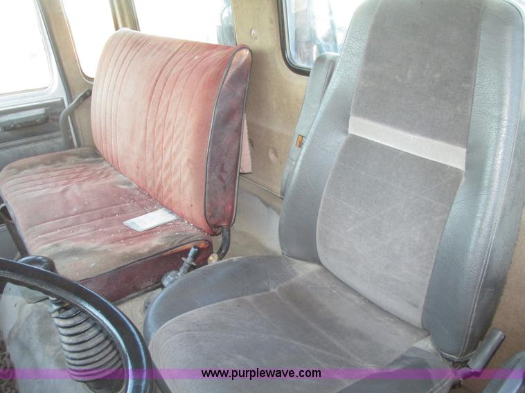 image for item G9817 1990 Mack MS200P service truck