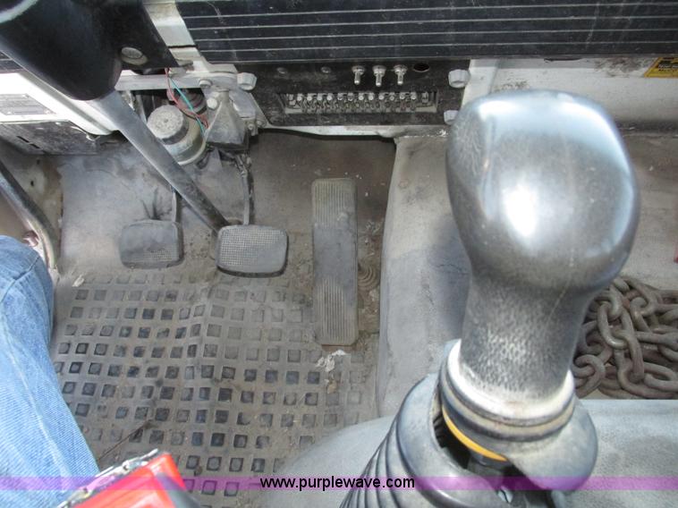 image for item G9817 1990 Mack MS200P service truck