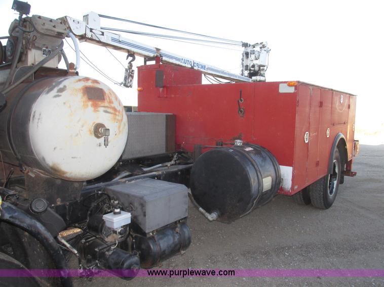 image for item G9817 1990 Mack MS200P service truck