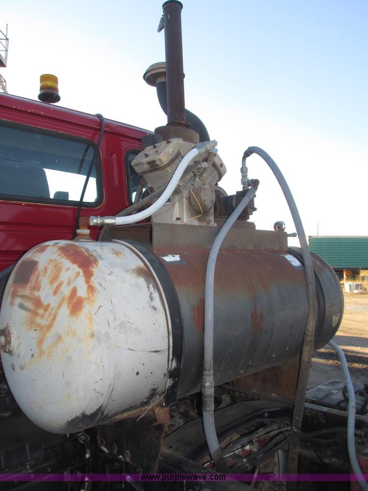 image for item G9817 1990 Mack MS200P service truck