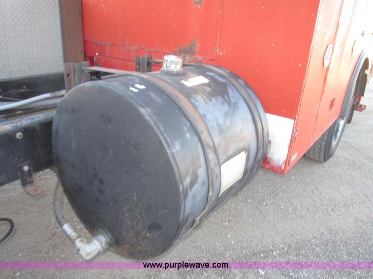 image for item G9817 1990 Mack MS200P service truck