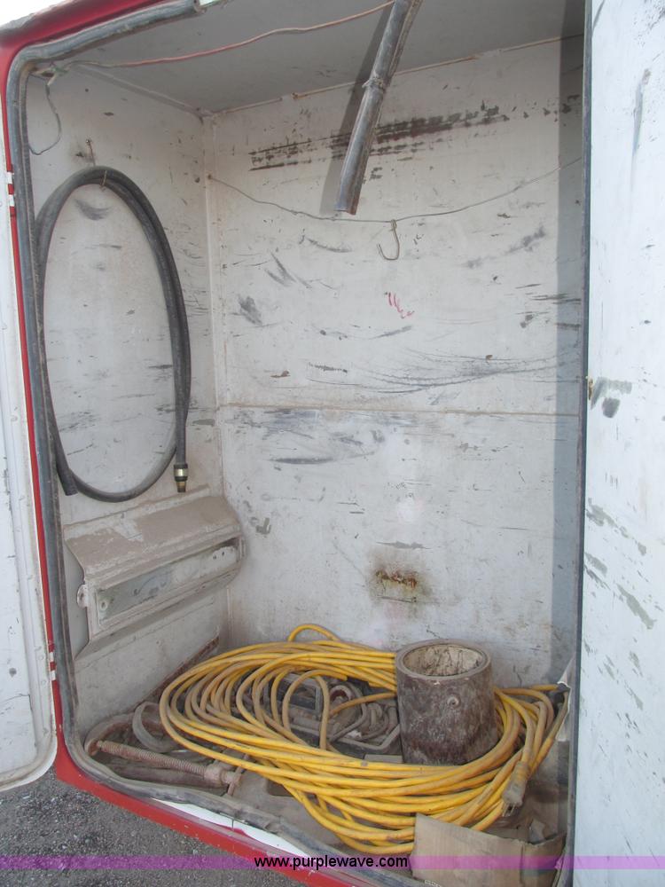 image for item G9817 1990 Mack MS200P service truck