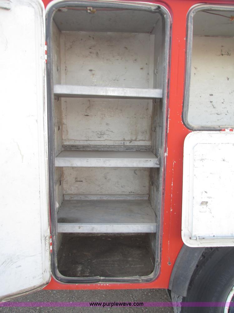 image for item G9817 1990 Mack MS200P service truck