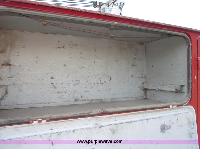 image for item G9817 1990 Mack MS200P service truck