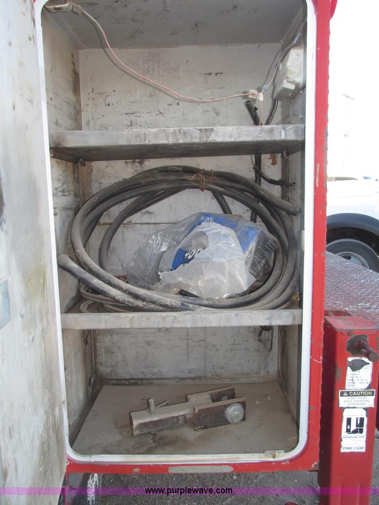 image for item G9817 1990 Mack MS200P service truck