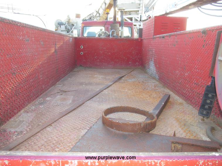 image for item G9817 1990 Mack MS200P service truck