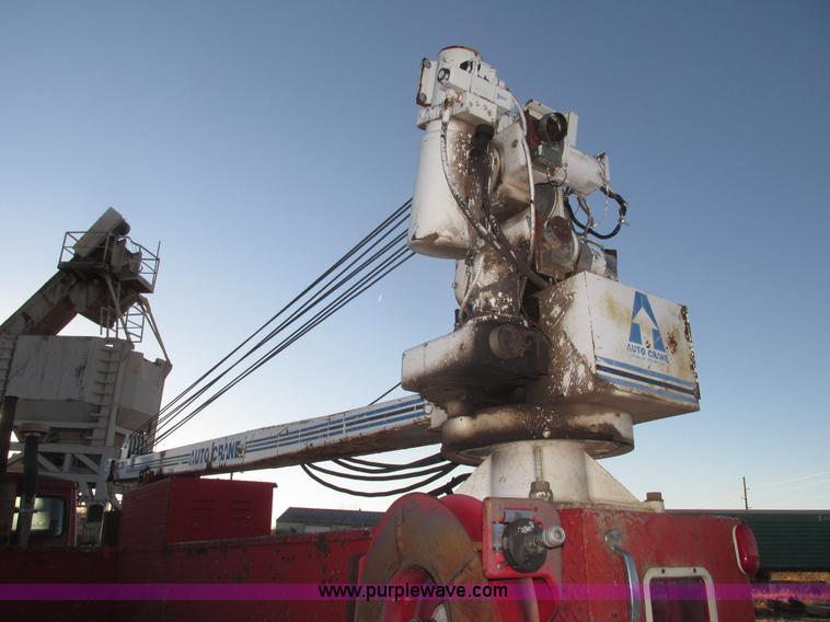 image for item G9817 1990 Mack MS200P service truck