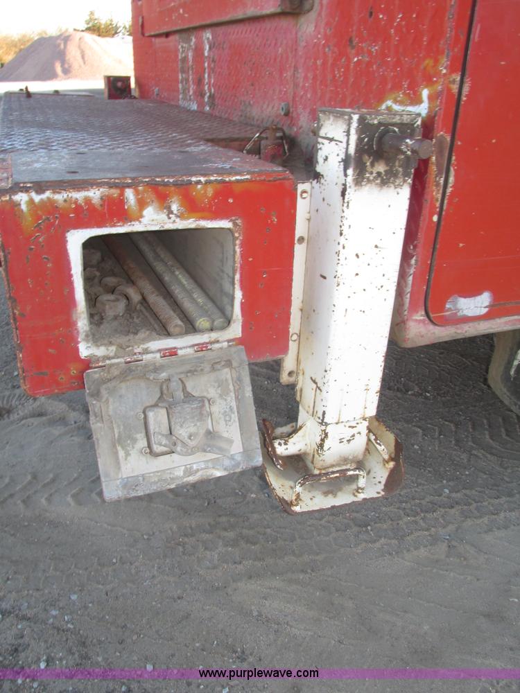 image for item G9817 1990 Mack MS200P service truck