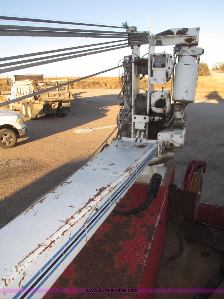 image for item G9817 1990 Mack MS200P service truck