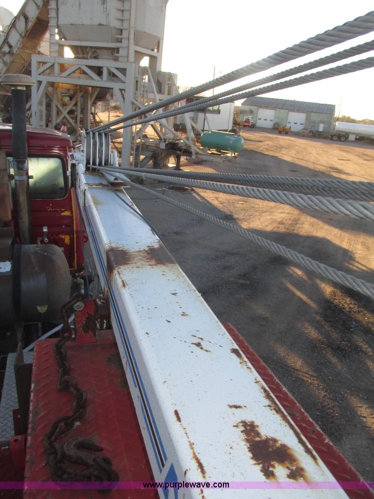 image for item G9817 1990 Mack MS200P service truck