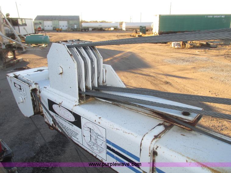 image for item G9817 1990 Mack MS200P service truck