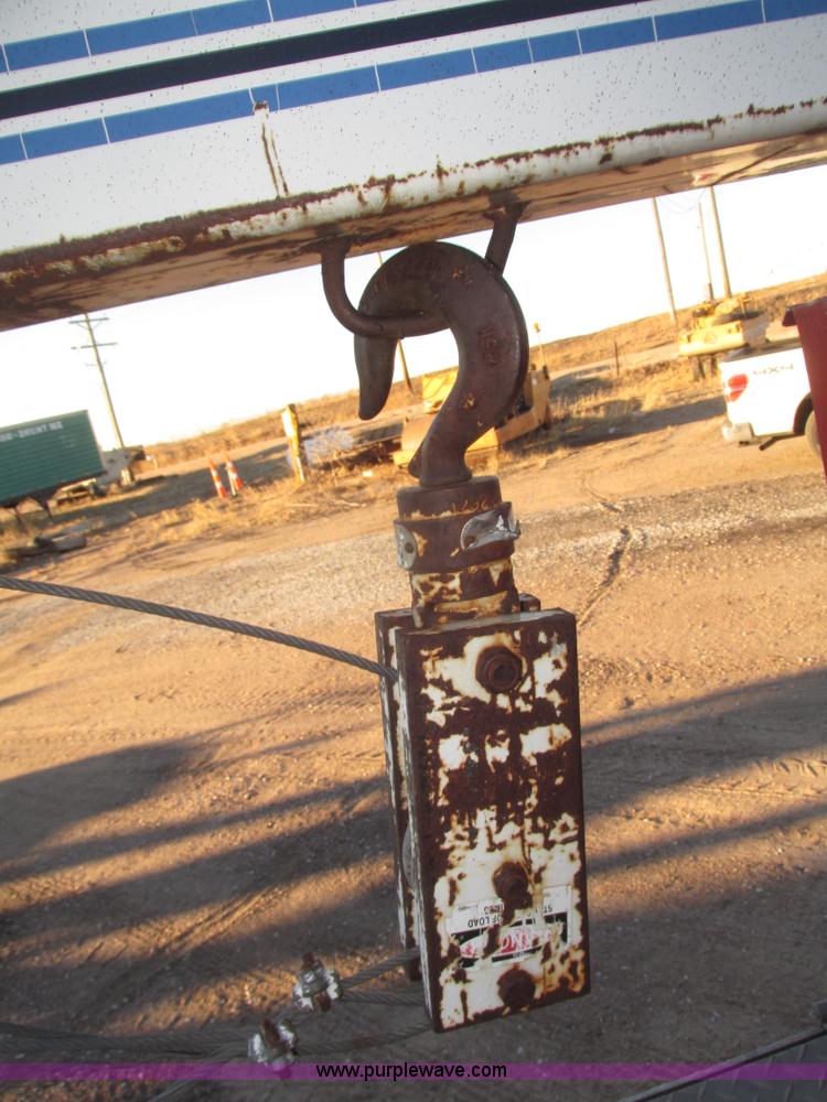 image for item G9817 1990 Mack MS200P service truck