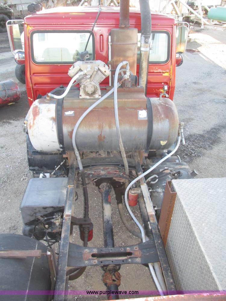 image for item G9817 1990 Mack MS200P service truck