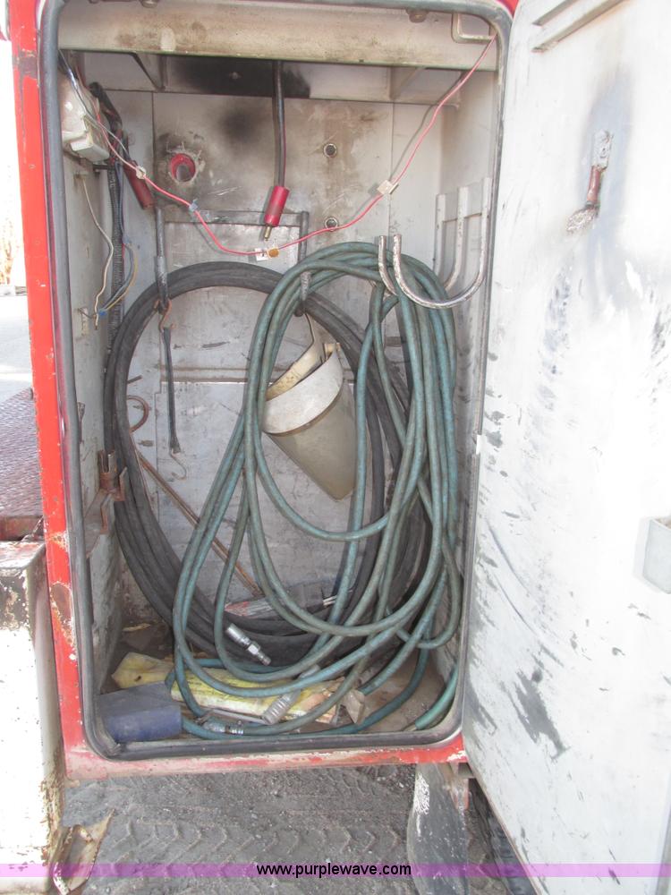 image for item G9817 1990 Mack MS200P service truck