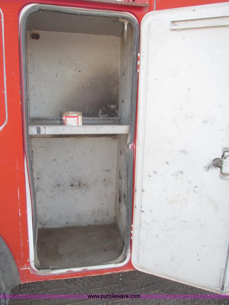 image for item G9817 1990 Mack MS200P service truck