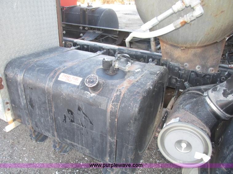 image for item G9817 1990 Mack MS200P service truck