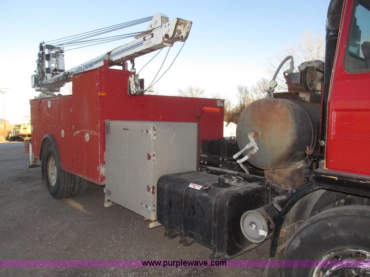 image for item G9817 1990 Mack MS200P service truck