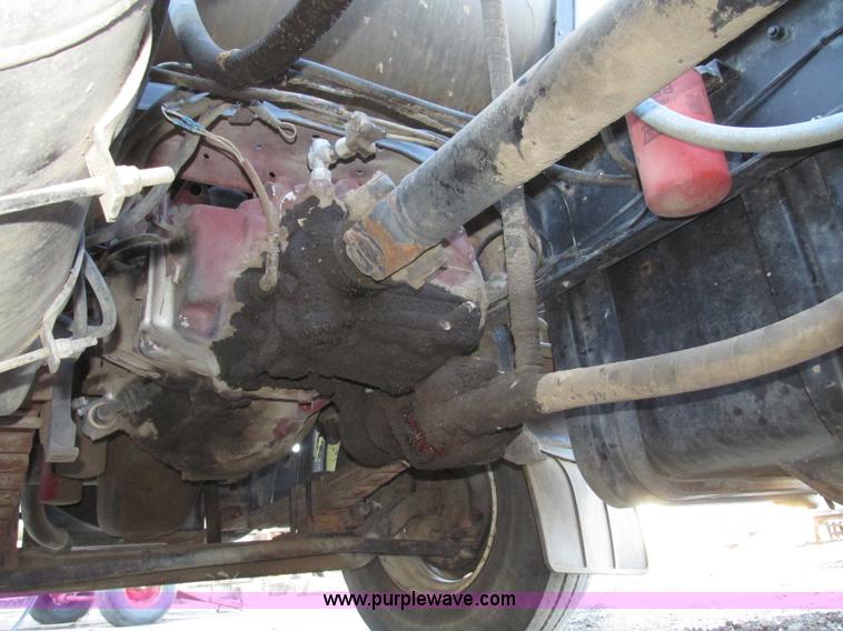 image for item G9817 1990 Mack MS200P service truck