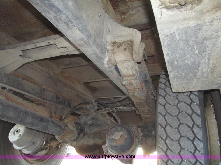 image for item G9817 1990 Mack MS200P service truck