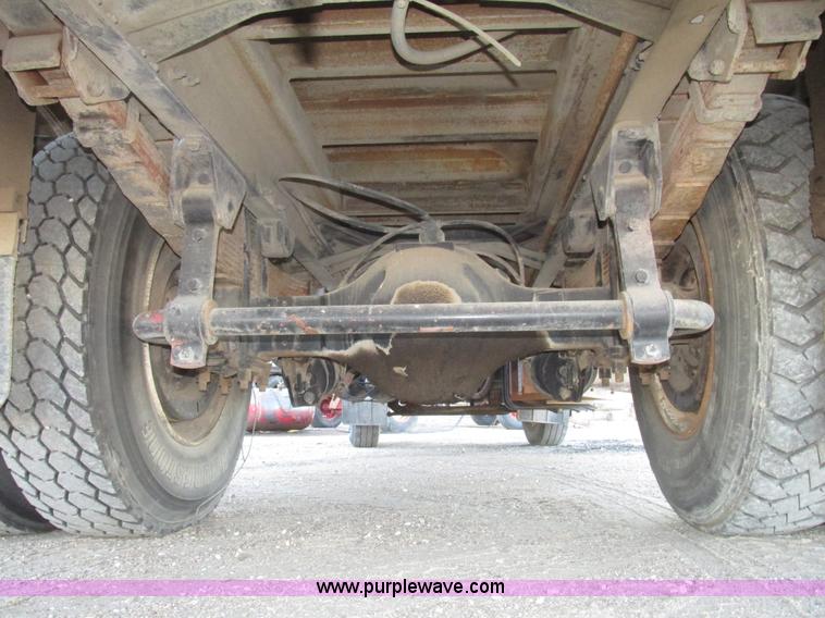 image for item G9817 1990 Mack MS200P service truck