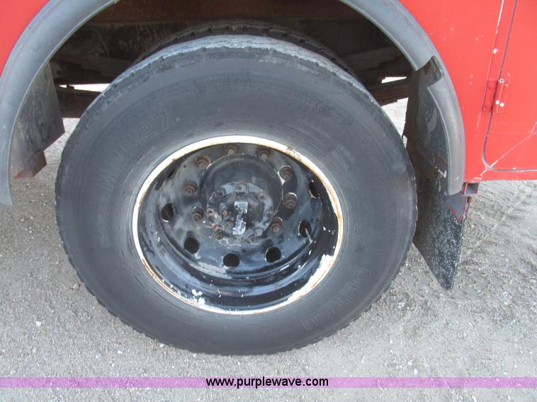 image for item G9817 1990 Mack MS200P service truck