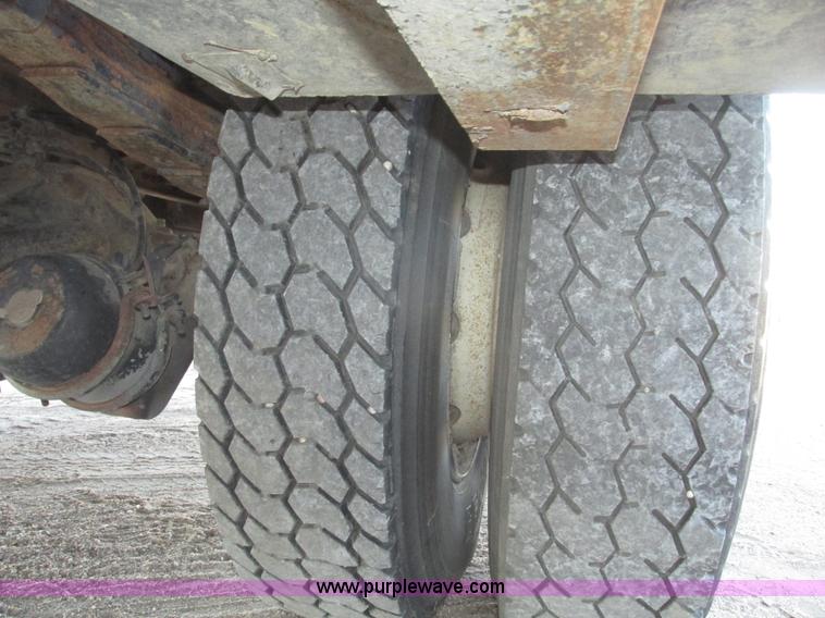 image for item G9817 1990 Mack MS200P service truck