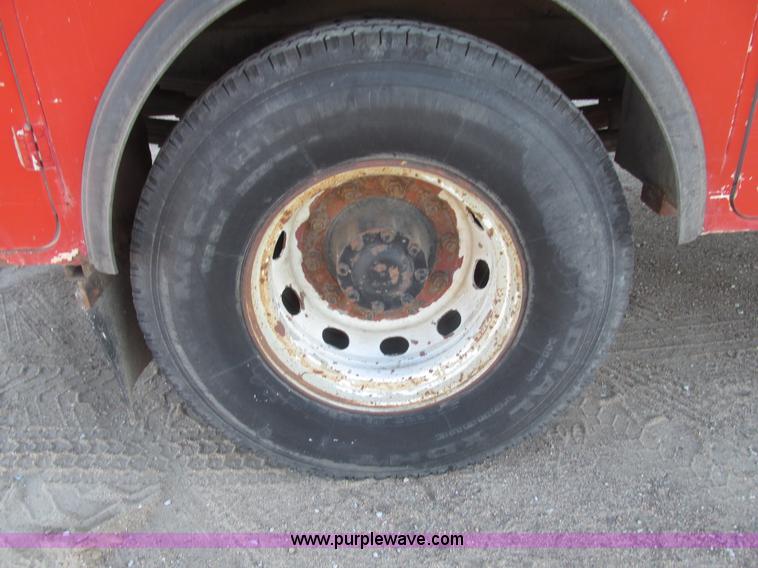 image for item G9817 1990 Mack MS200P service truck