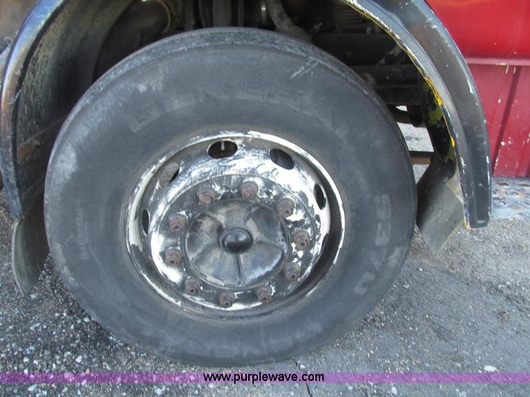 image for item G9817 1990 Mack MS200P service truck