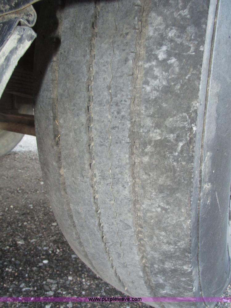 image for item G9817 1990 Mack MS200P service truck