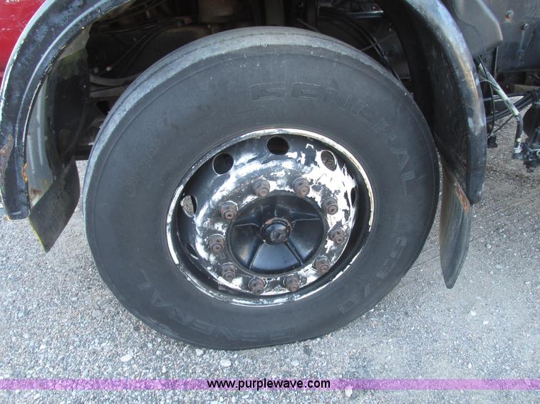 image for item G9817 1990 Mack MS200P service truck