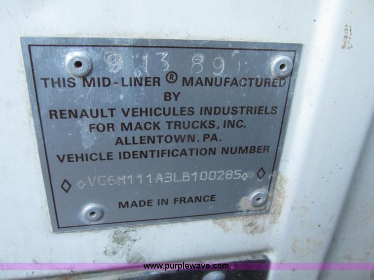 image for item G9817 1990 Mack MS200P service truck