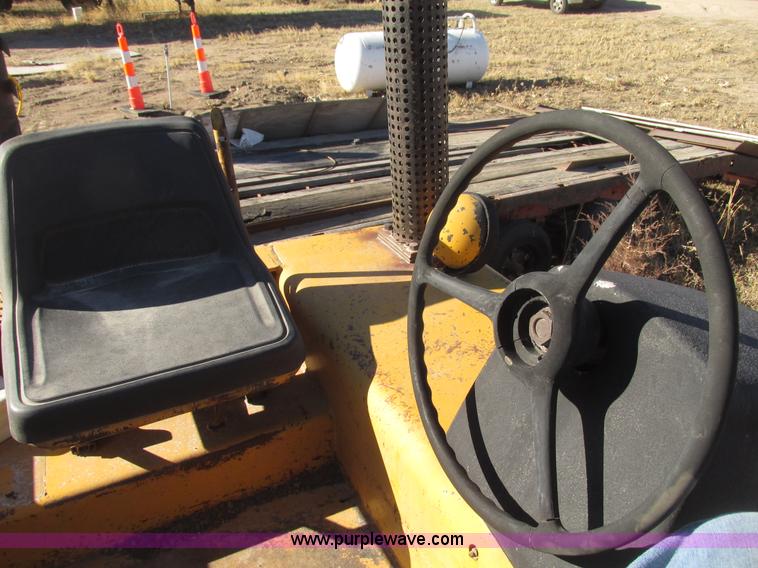 image for item G9820 Hyster C625B single drum roller