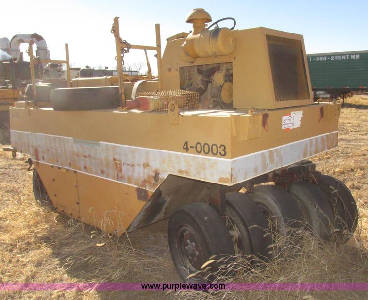 image for item G9822 Dresser pneumatic tire roller