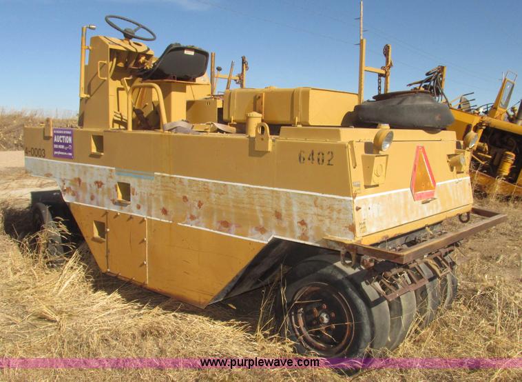 image for item G9822 Dresser pneumatic tire roller