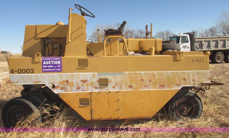 image for item G9822 Dresser pneumatic tire roller