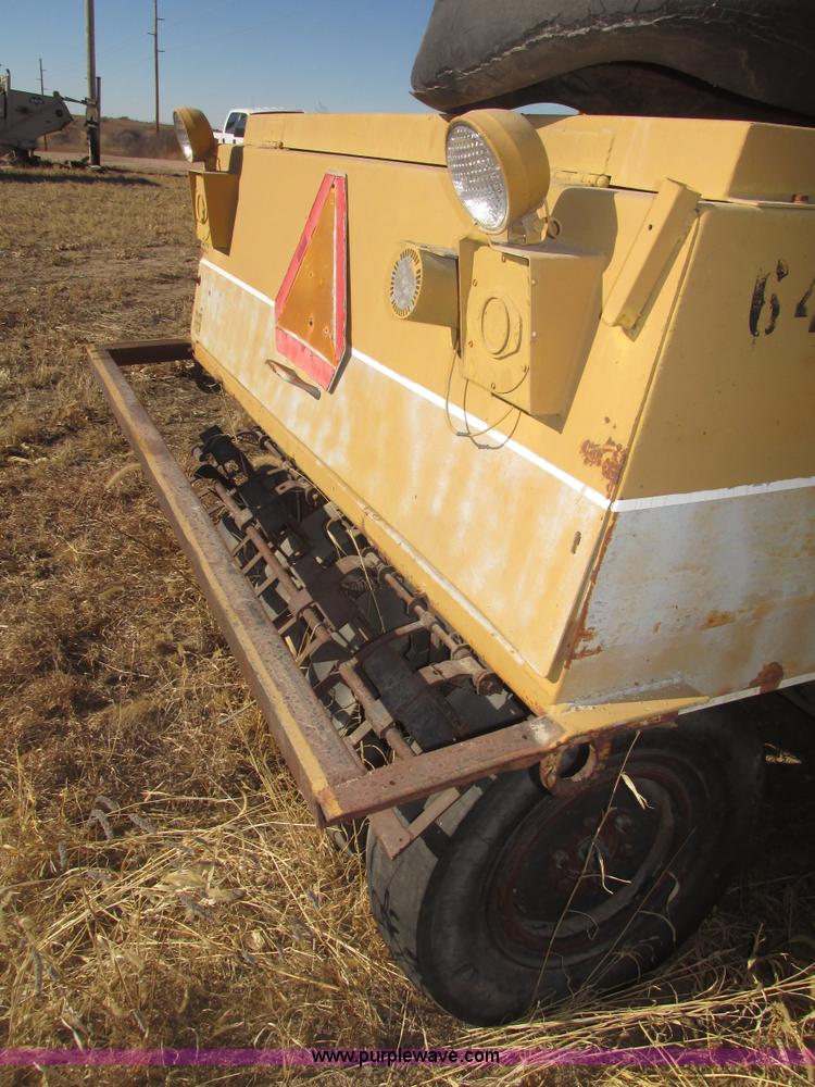 image for item G9822 Dresser pneumatic tire roller