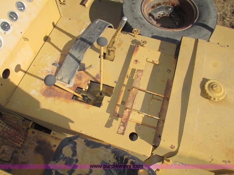 image for item G9822 Dresser pneumatic tire roller