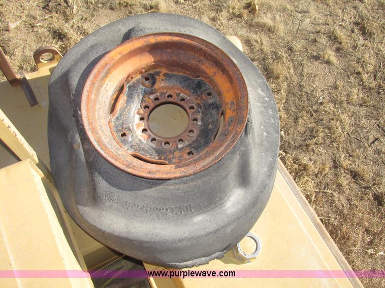 image for item G9822 Dresser pneumatic tire roller