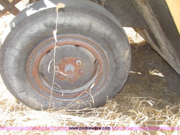 image for item G9822 Dresser pneumatic tire roller