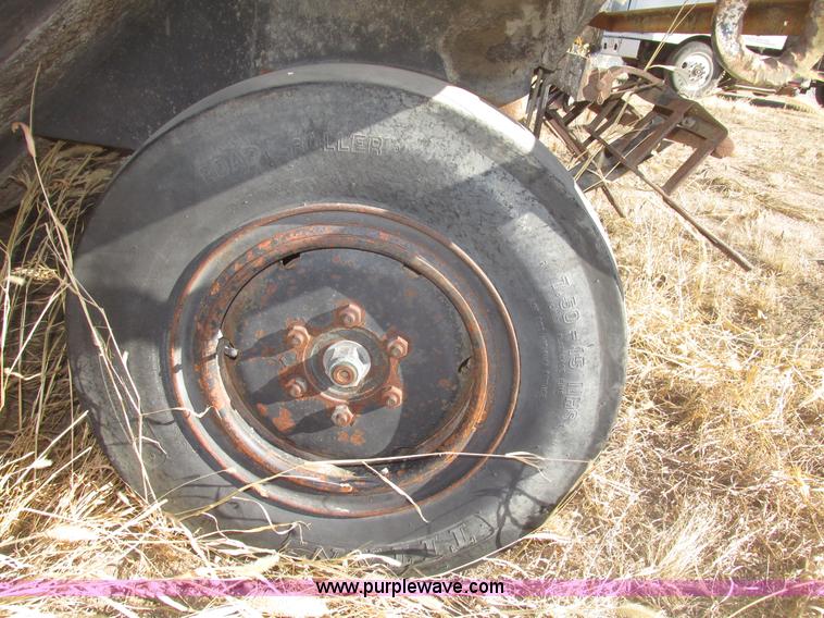 image for item G9822 Dresser pneumatic tire roller