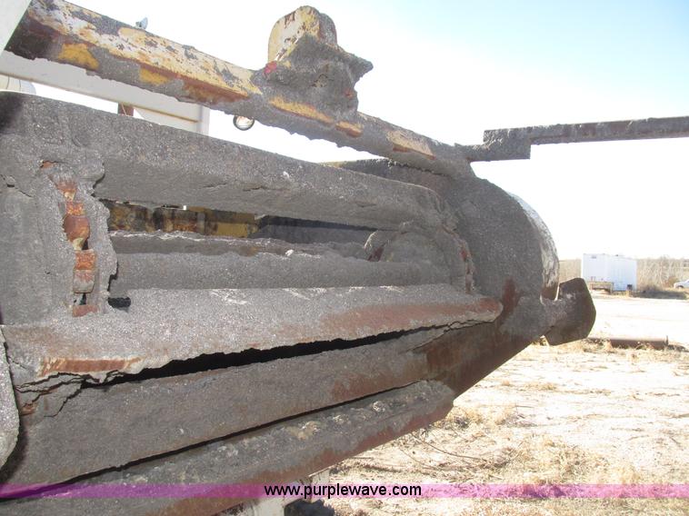image for item G9823 Windrow elevator