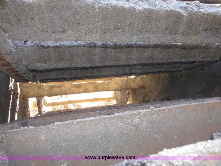 image for item G9823 Windrow elevator