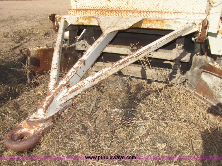 image for item G9823 Windrow elevator