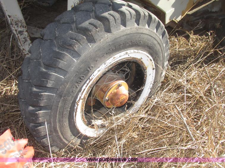 image for item G9823 Windrow elevator