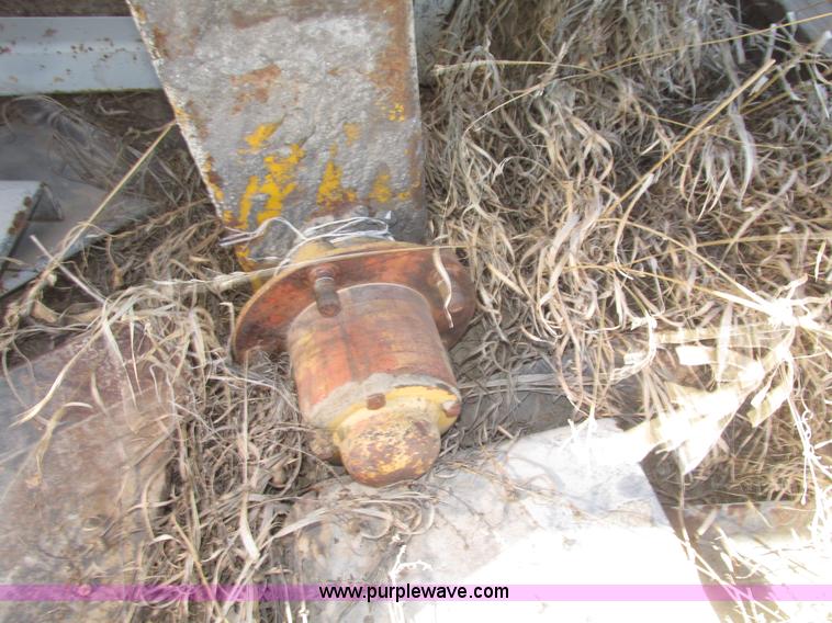 image for item G9823 Windrow elevator