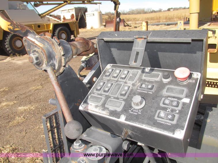 image for item G9824 1997 Blaw-Knox PF-5510 asphalt paver